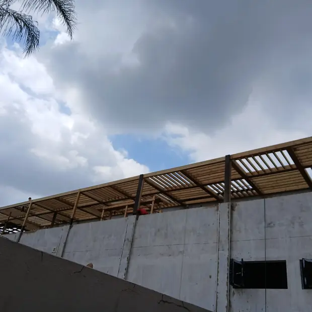 Timber roof structure spanning a commercial building in Gauteng, fabricated by Impi Teak